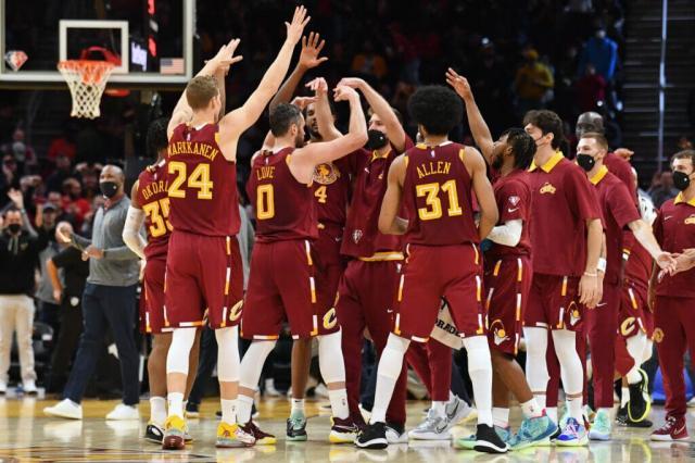 手机看球-骑士三高阵灵感从何而来？偷师湖人雄鹿&amp;以父之名